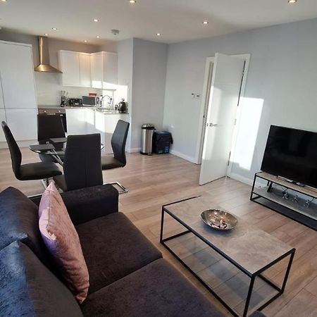 Cosy Flats Near Heathrow, Group Bookings Available With Parking Space Hounslow Ngoại thất bức ảnh