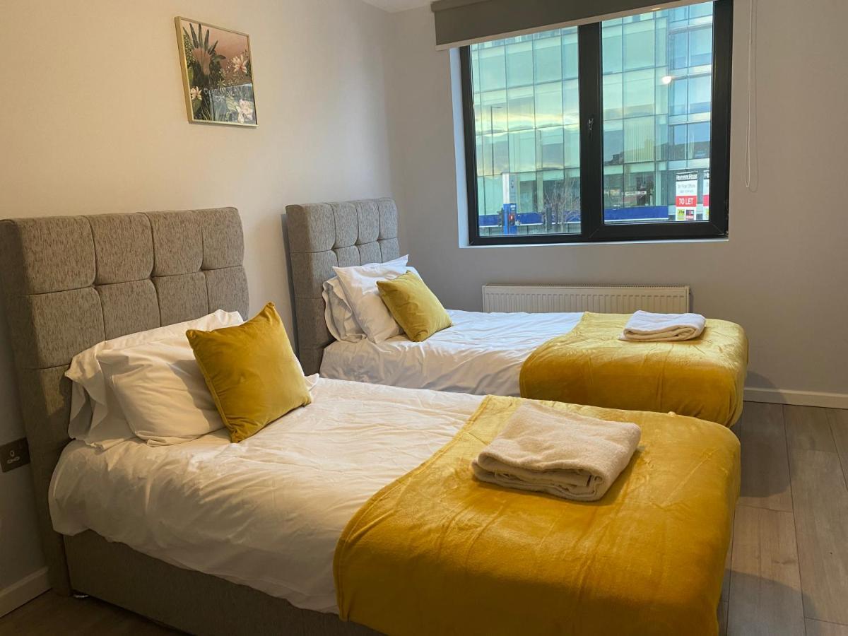 Cosy Flats Near Heathrow, Group Bookings Available With Parking Space Hounslow Ngoại thất bức ảnh