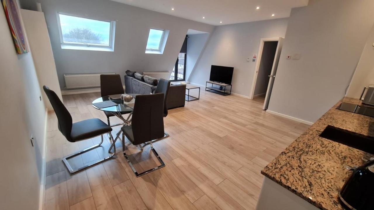 Cosy Flats Near Heathrow, Group Bookings Available With Parking Space Hounslow Ngoại thất bức ảnh