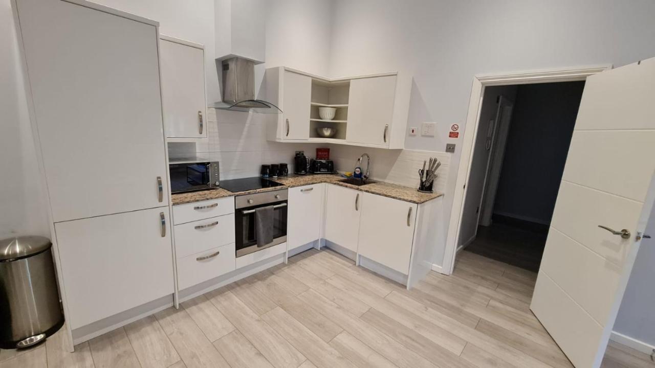 Cosy Flats Near Heathrow, Group Bookings Available With Parking Space Hounslow Ngoại thất bức ảnh