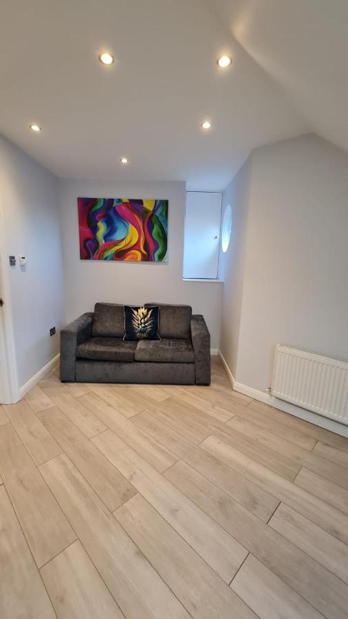 Cosy Flats Near Heathrow, Group Bookings Available With Parking Space Hounslow Ngoại thất bức ảnh