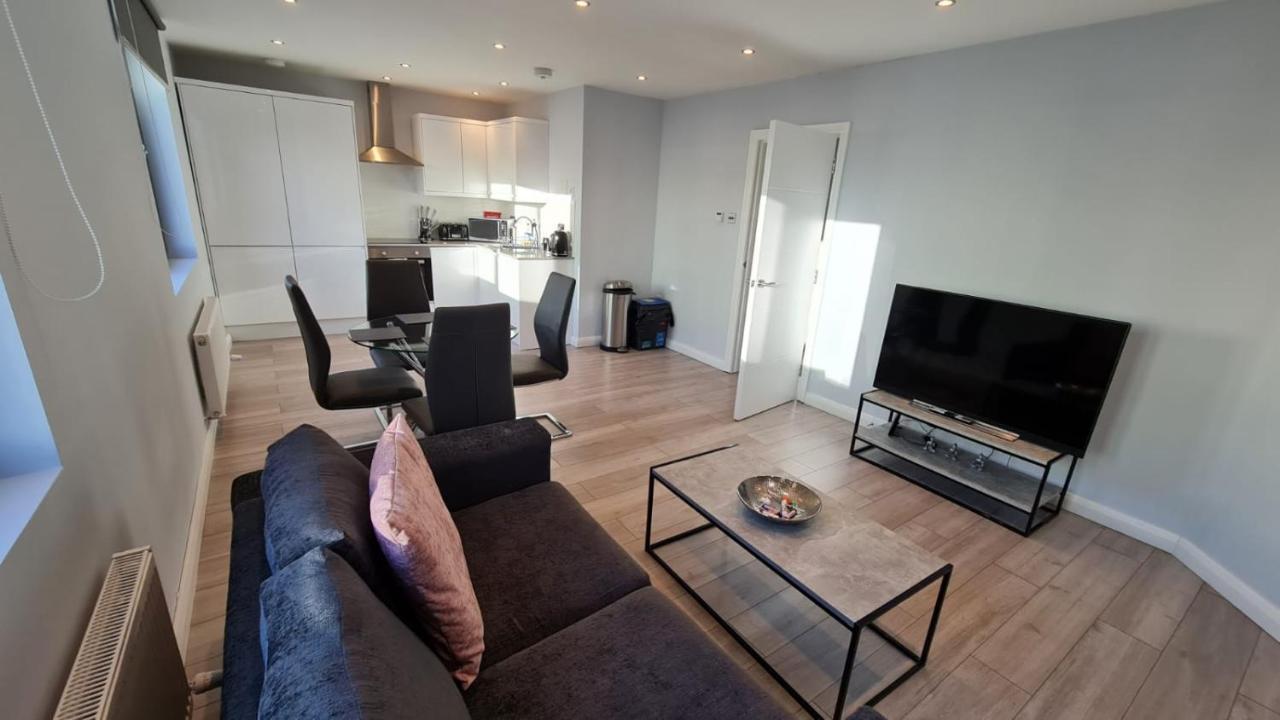 Cosy Flats Near Heathrow, Group Bookings Available With Parking Space Hounslow Ngoại thất bức ảnh