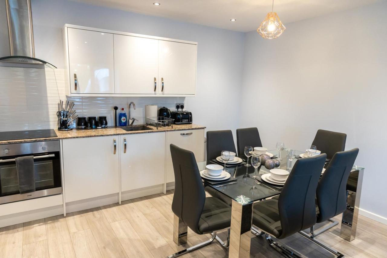 Cosy Flats Near Heathrow, Group Bookings Available With Parking Space Hounslow Ngoại thất bức ảnh