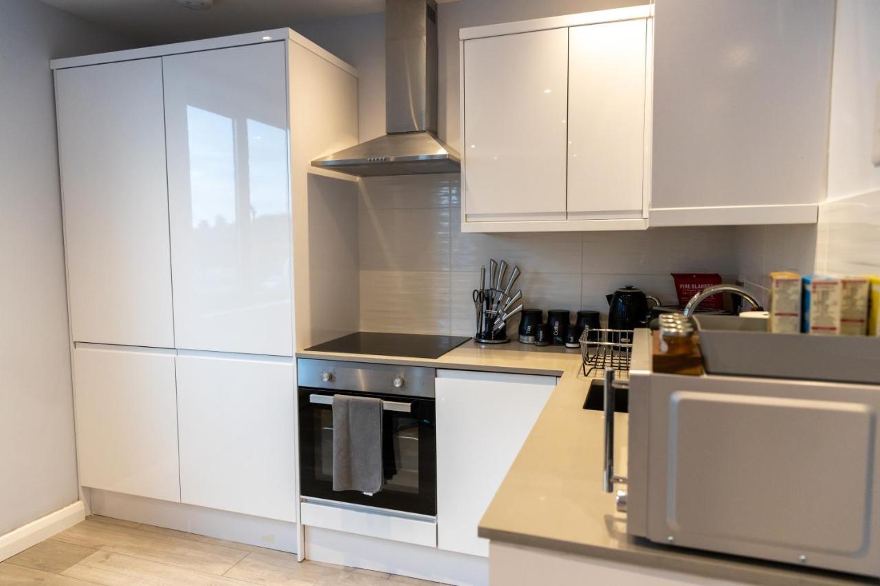 Cosy Flats Near Heathrow, Group Bookings Available With Parking Space Hounslow Ngoại thất bức ảnh