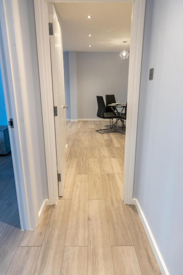 Cosy Flats Near Heathrow, Group Bookings Available With Parking Space Hounslow Ngoại thất bức ảnh