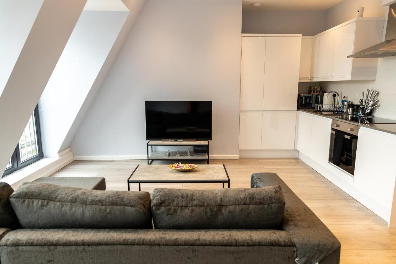 Cosy Flats Near Heathrow, Group Bookings Available With Parking Space Hounslow Ngoại thất bức ảnh