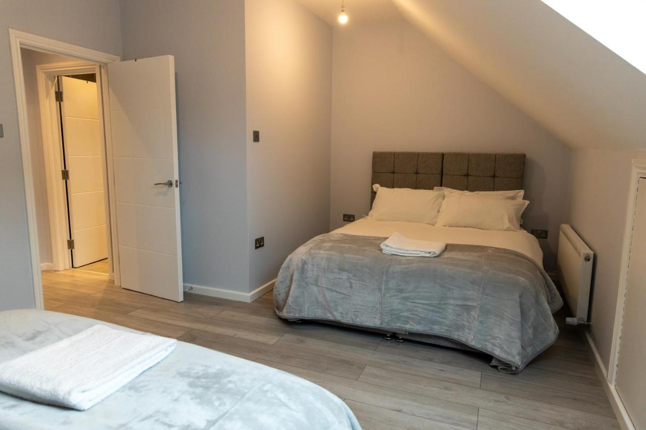 Cosy Flats Near Heathrow, Group Bookings Available With Parking Space Hounslow Ngoại thất bức ảnh